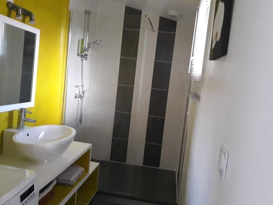 Maison De 4 Personnes Saint-Porchaire Екстериор снимка